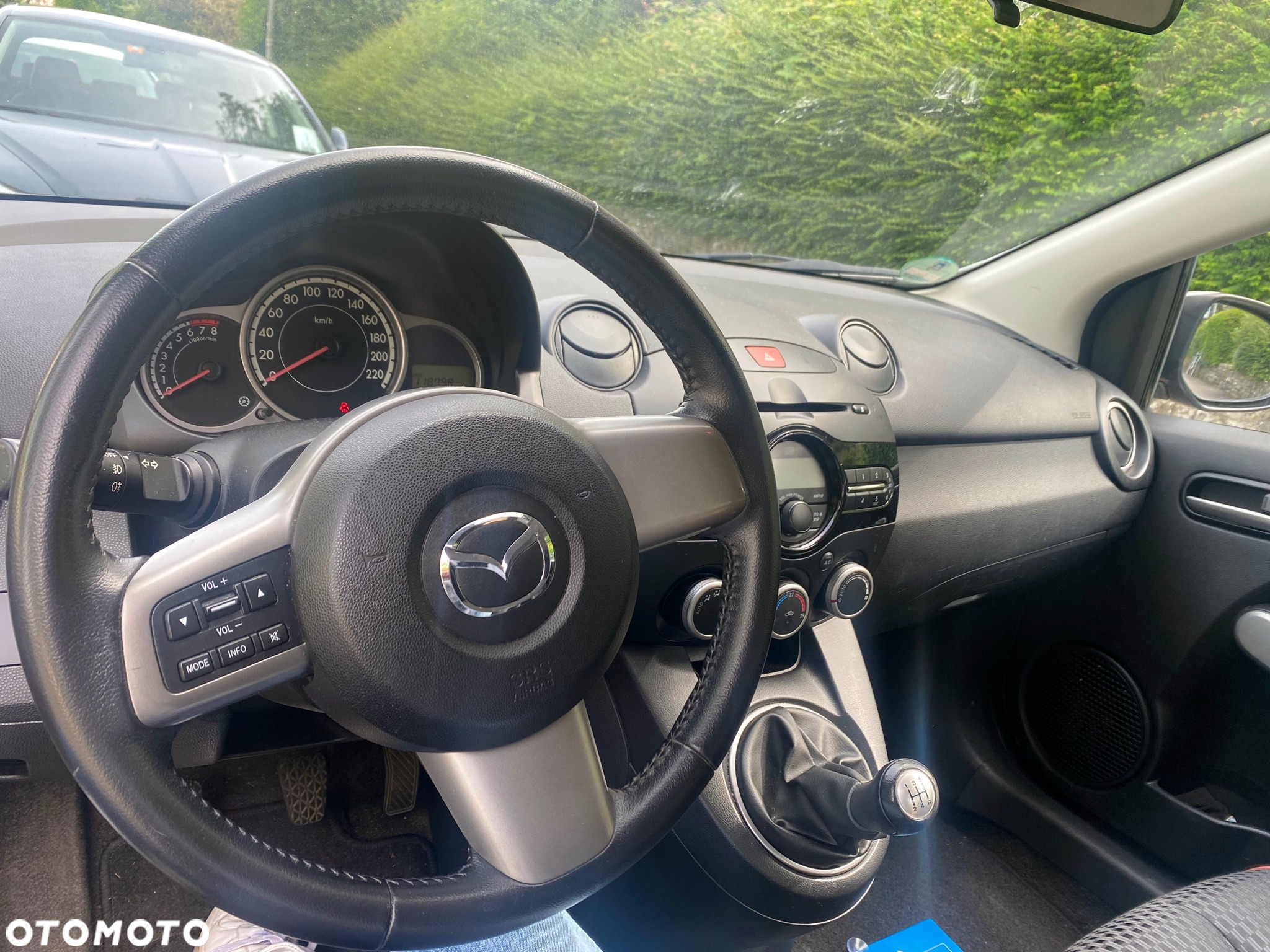 Mazda 2 - 5