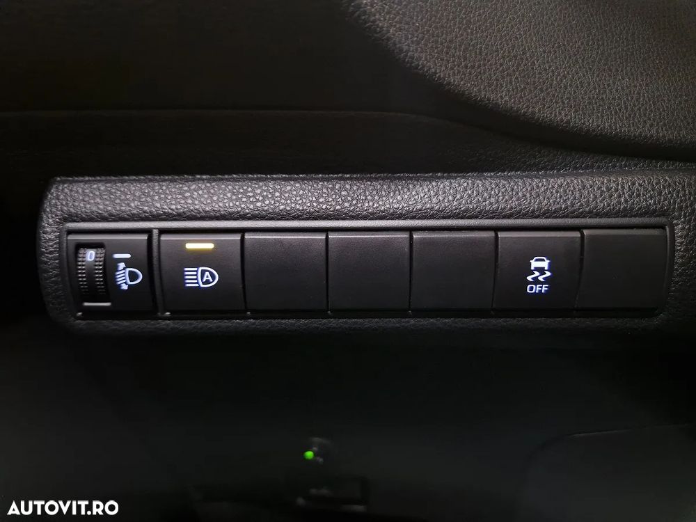 Toyota Corolla 1.8 Hybrid Business Edition - 26