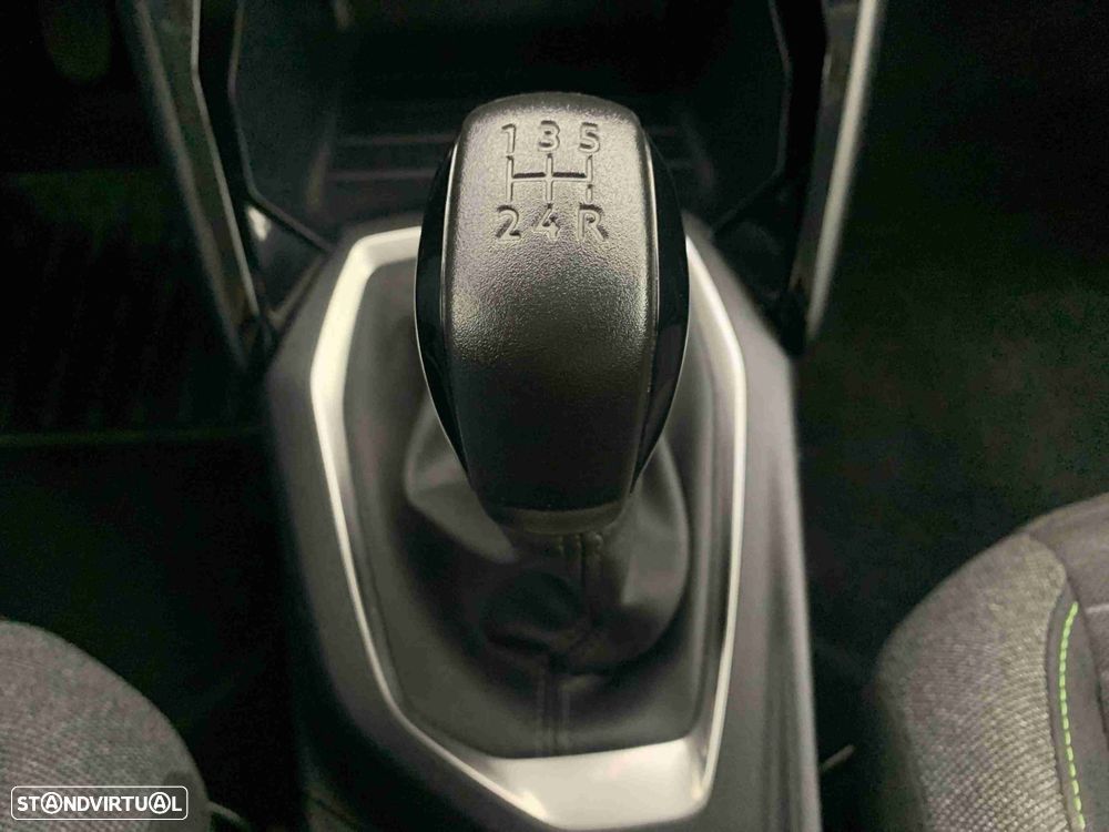 Peugeot 208 1.2 PureTech Active - 12