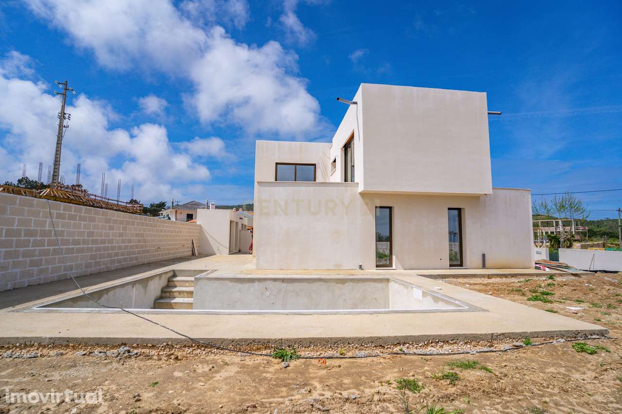 Moradia T3 com Piscina e Jardim em Salir do Porto - Grande imagem: 2/51