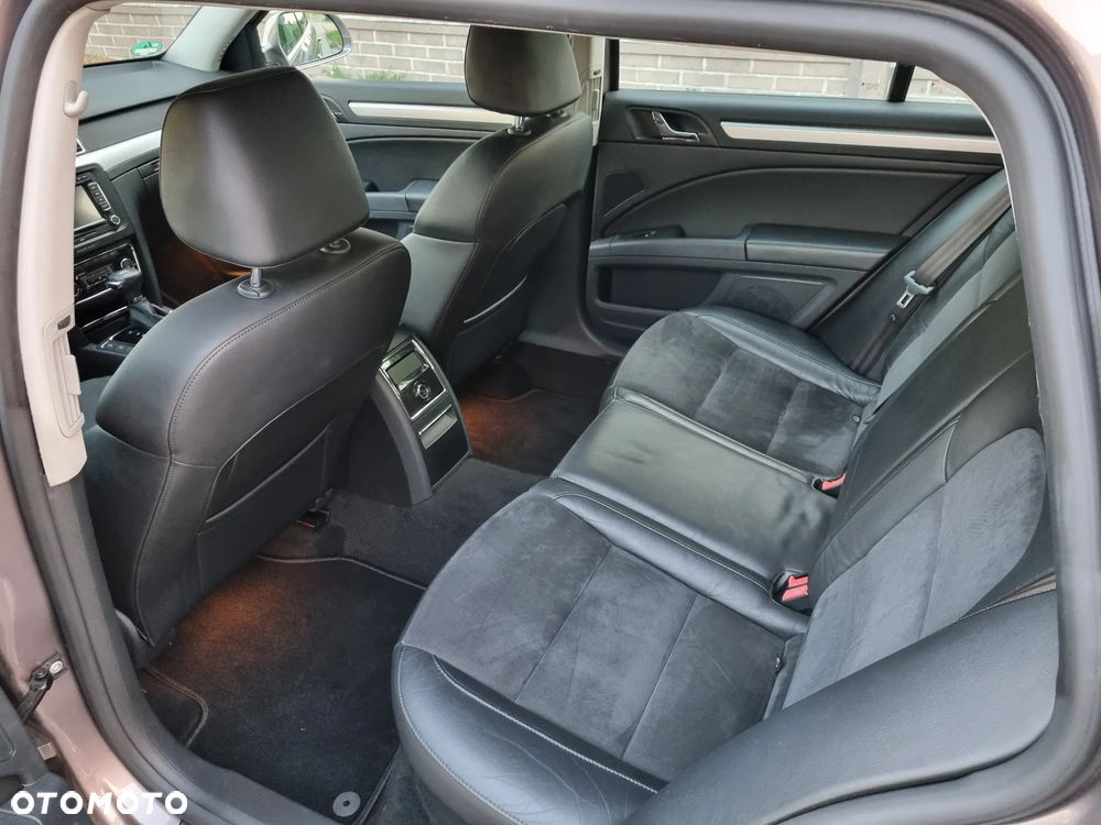 Skoda Superb 2.0 TDI Elegance DSG - 16