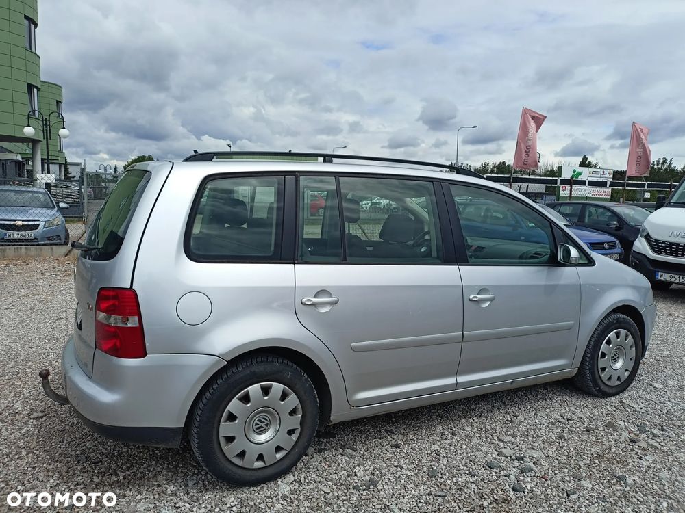 Volkswagen Touran - 4