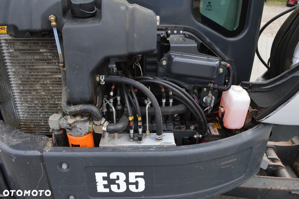 Bobcat E35 - 16