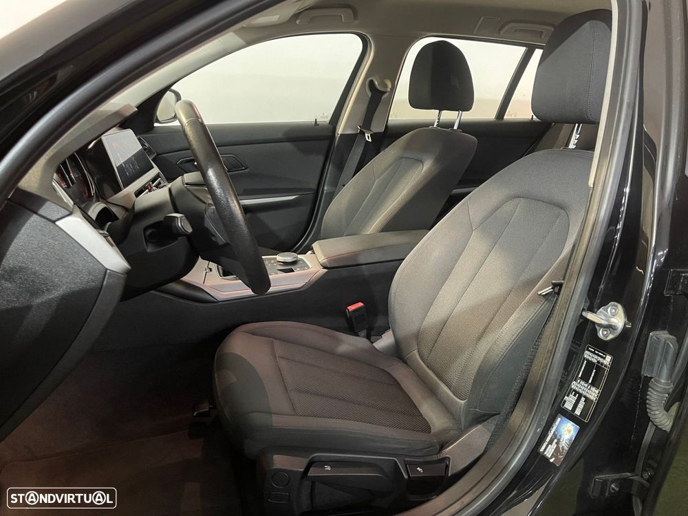 BMW 318 d Touring Advantage - 13