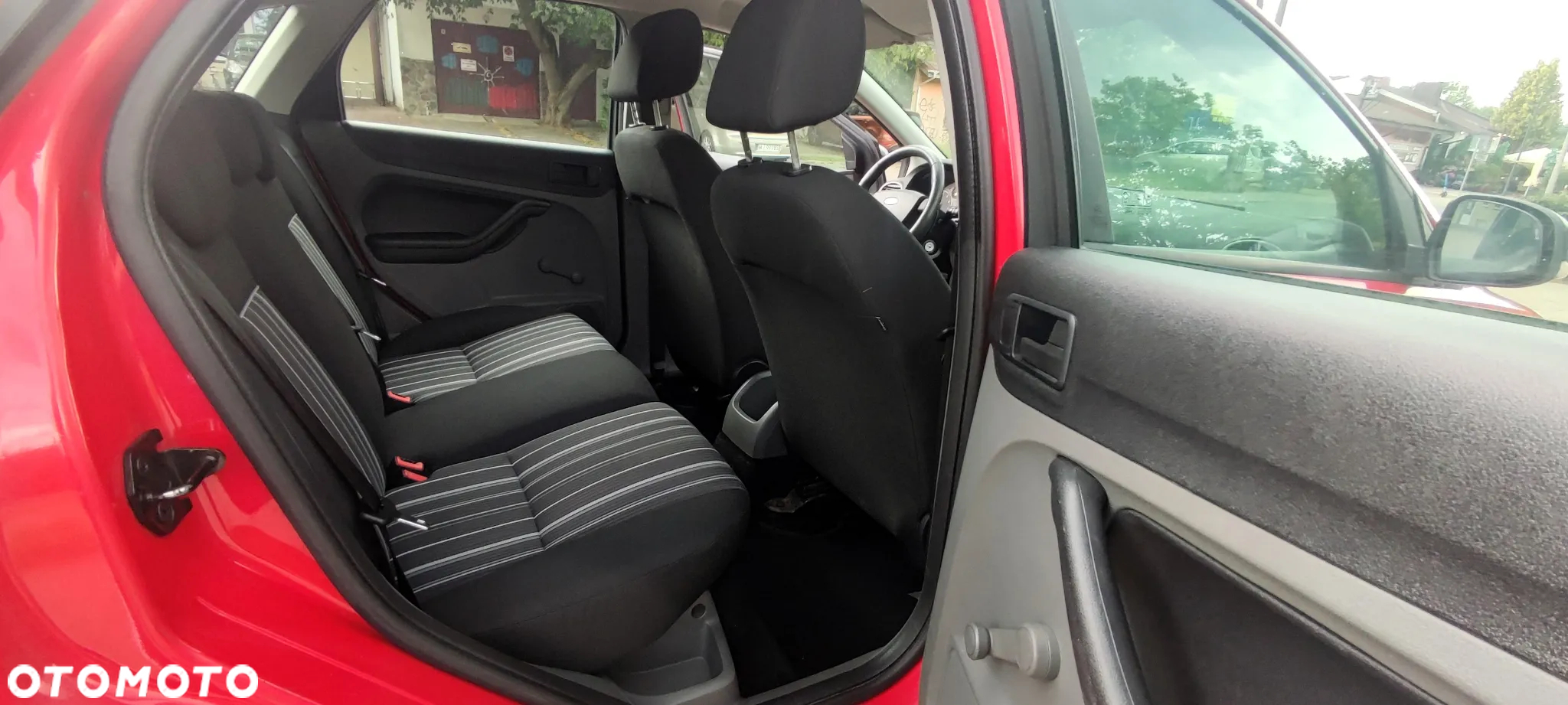 Ford Focus 1.4 Ambiente - 11
