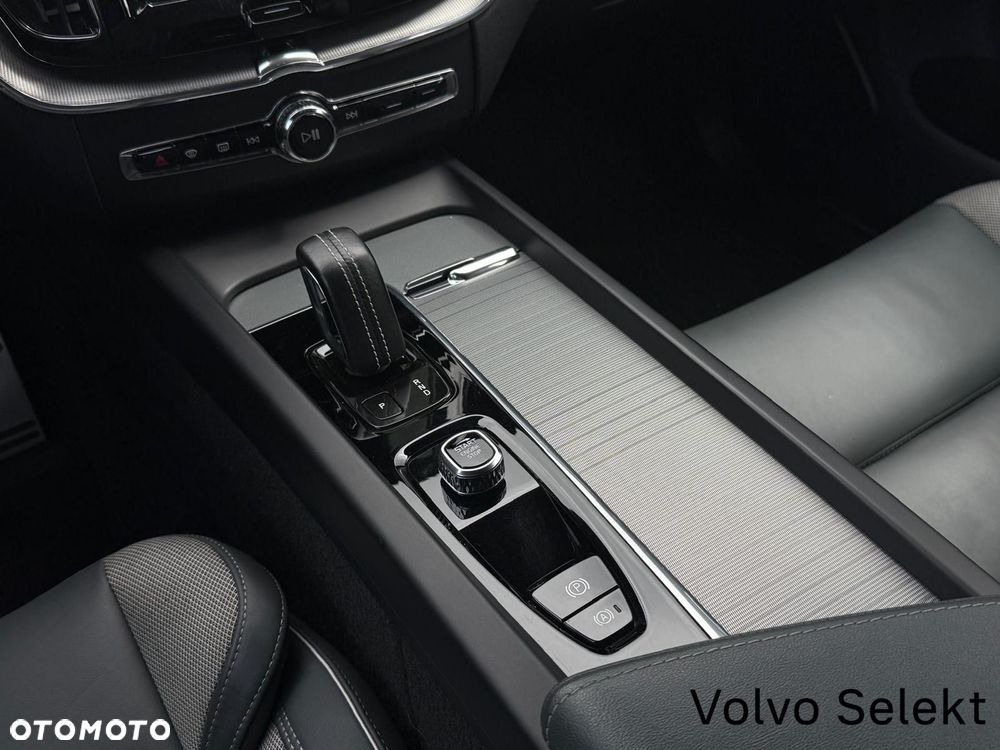 Volvo XC 60 B4 B R-Design - 18