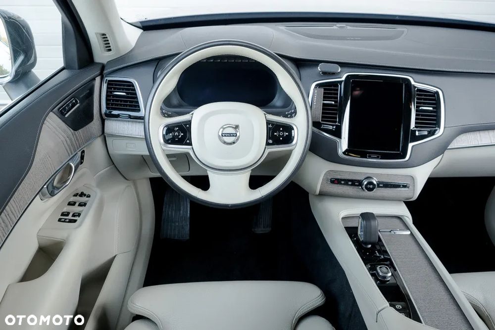 Volvo XC 90 - 31