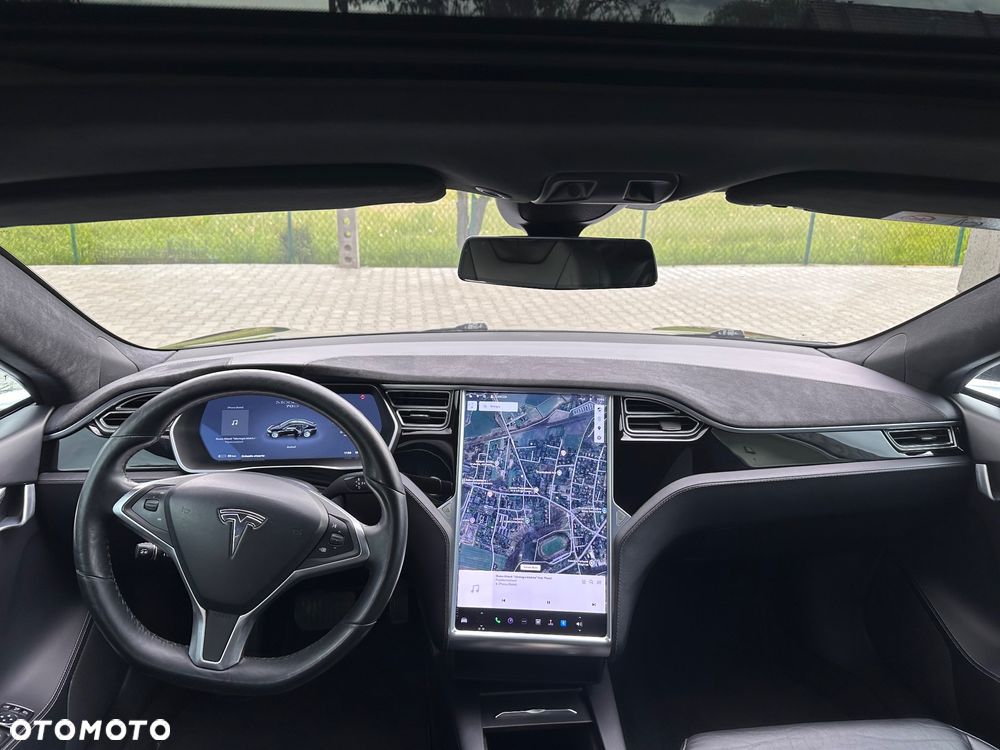 Tesla Model S - 25