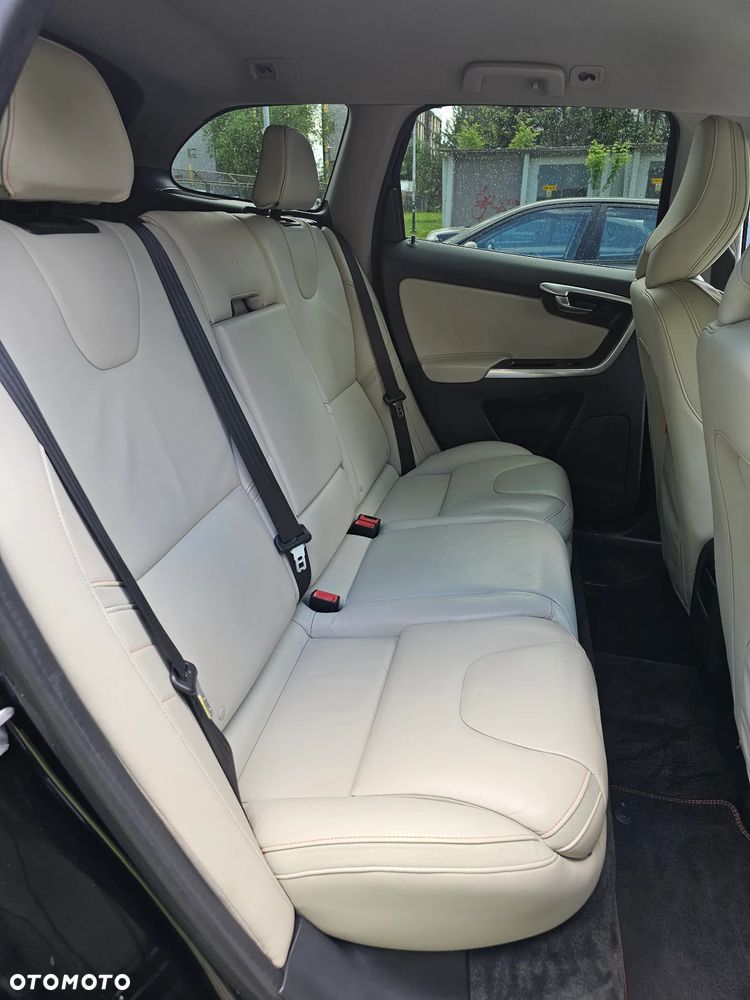 Volvo XC 60 D4 Drive-E Ocean Race - 4