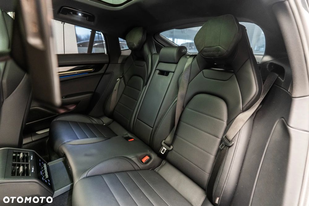 Porsche Panamera 4 - 28
