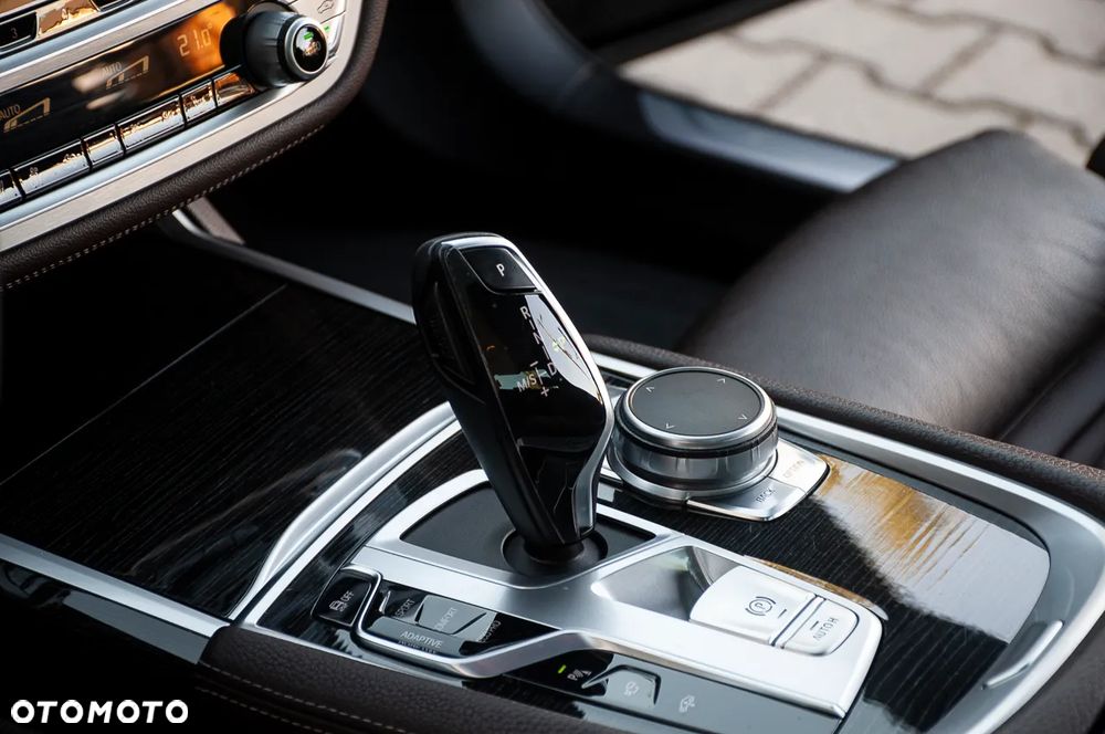 BMW Seria 7 730d xDrive sport - 33