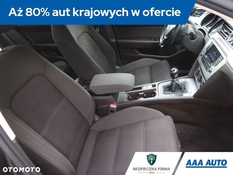 Volkswagen Passat - 11