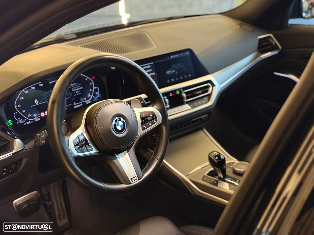 BMW 330 e Aut. M Sport - 17