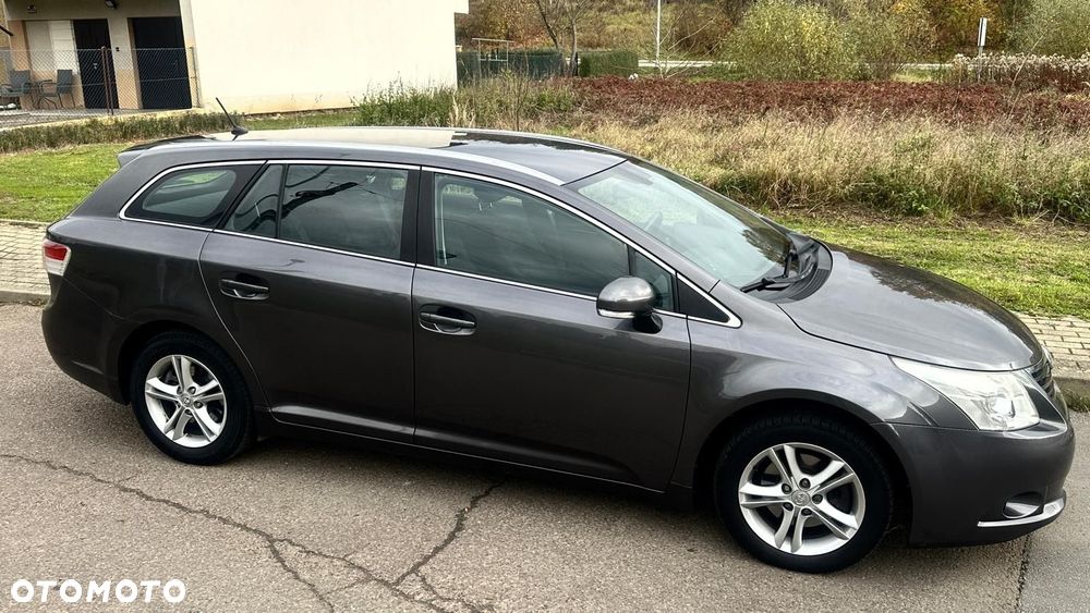 Toyota Avensis 2.0 D-4D 2010 - 9