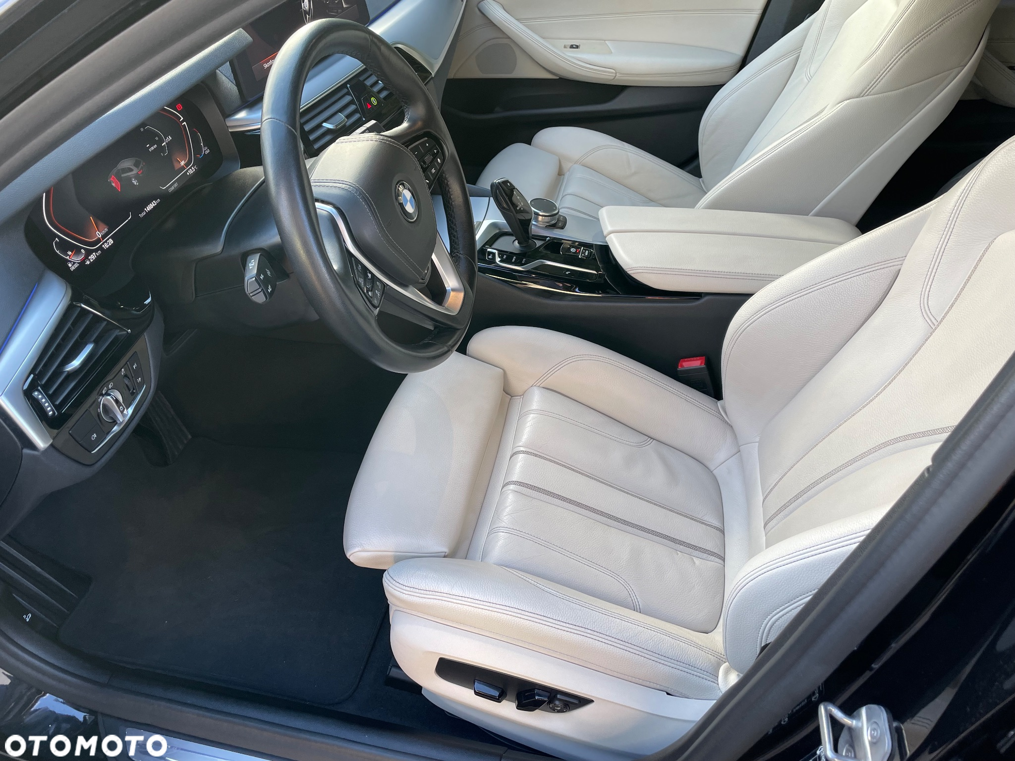 BMW Seria 5 520d Touring Luxury Line - 9