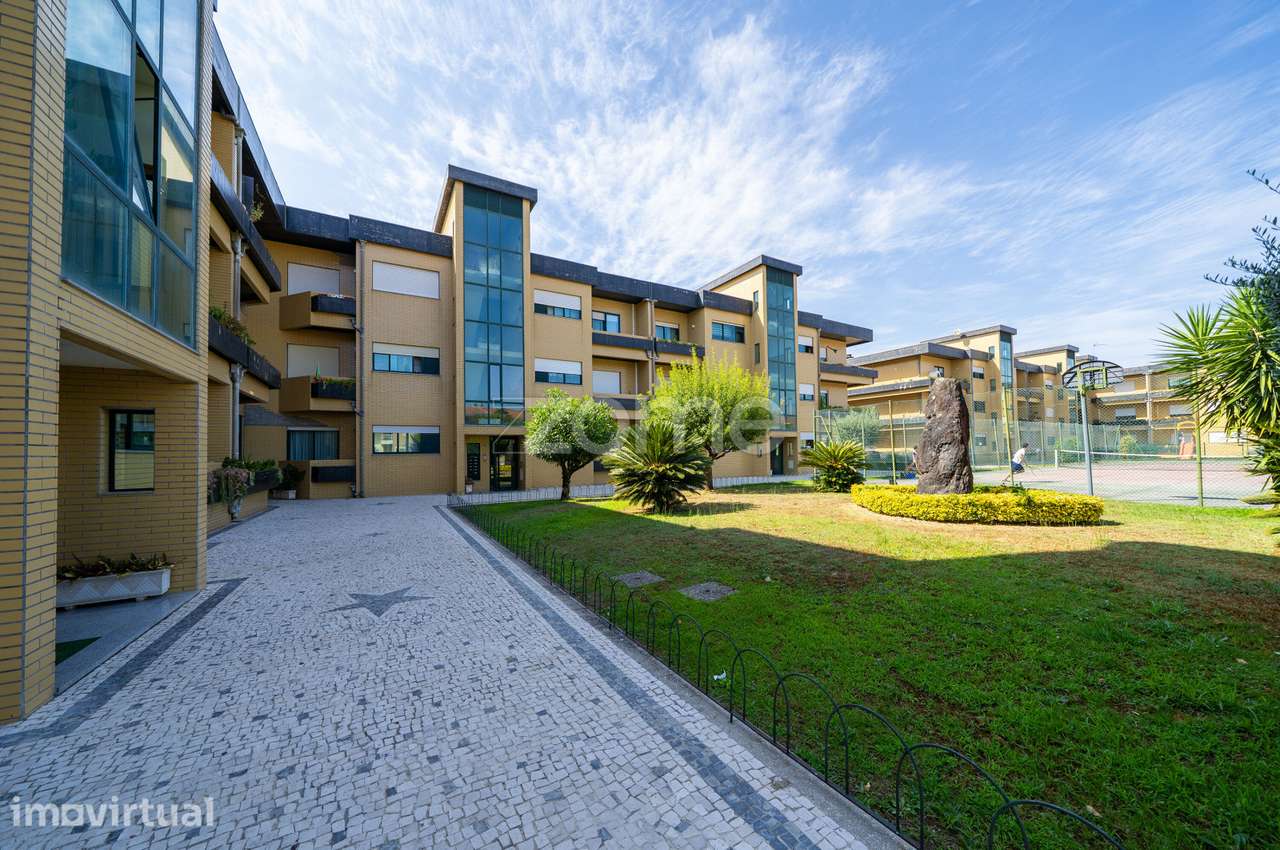 Apartamento T3 Renovado, com área útil 156 m2, em Esmeriz, Famalic... - Grande imagem: 4/55