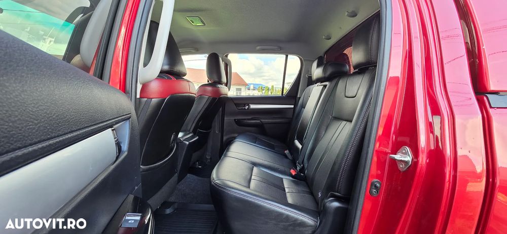 Toyota Hilux 4x4 Double Cab A/T Invincible - 12