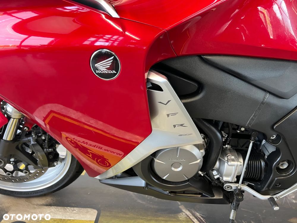Honda VFR - 12