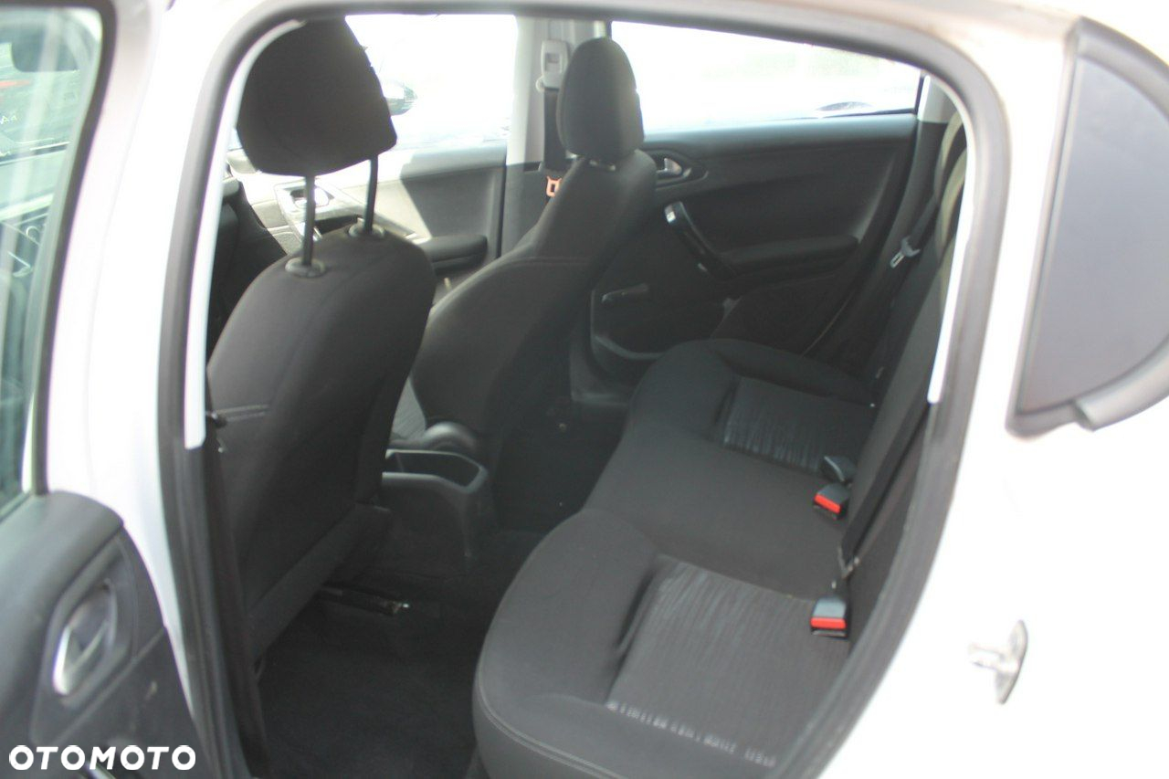 Peugeot 208 - 9