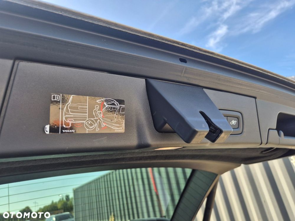 Volvo V90 Cross Country D5 AWD Pro - 32