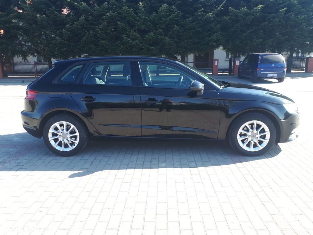 Audi A3 Sportback 1.6 TDI DPF Ambiente - 7