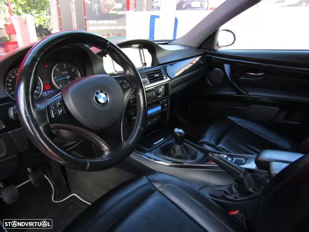BMW 320 d Sport - 14