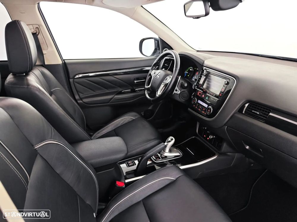 Mitsubishi Outlander - 52