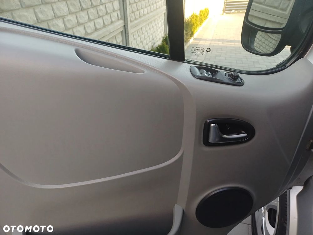 Renault Trafic - 16