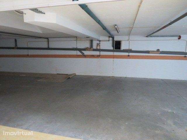 Garagem / Espaço de Parqueamento Coletivo com 234 m²  Bairro Afonso... - Grande imagem: 4/10