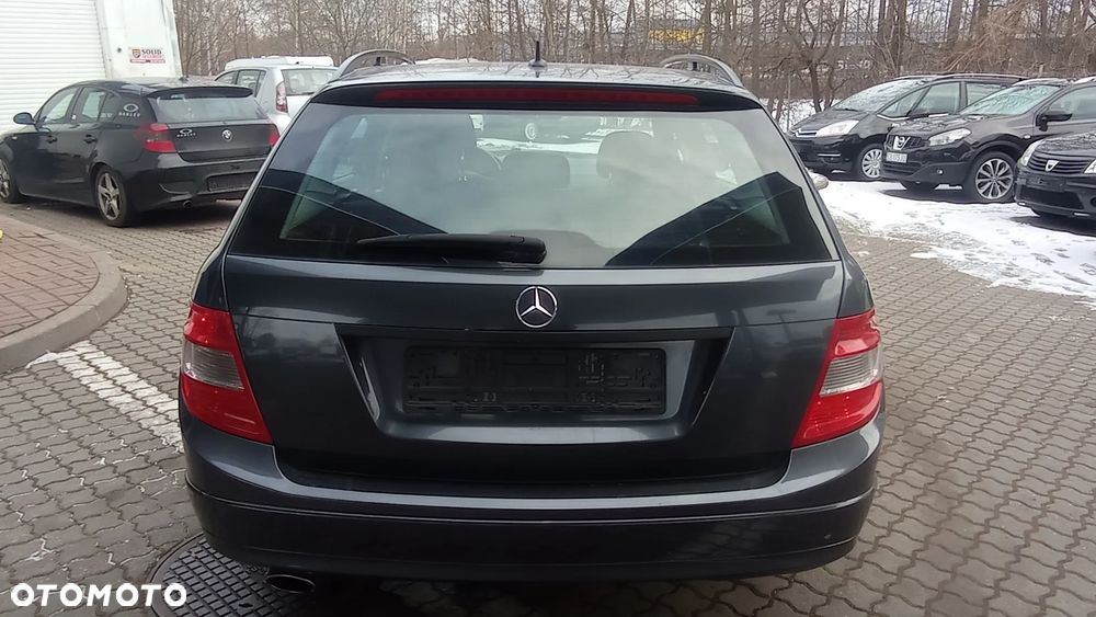 Mercedes-Benz Klasa C 220 CDI DPF Automatik Avantgarde - 17