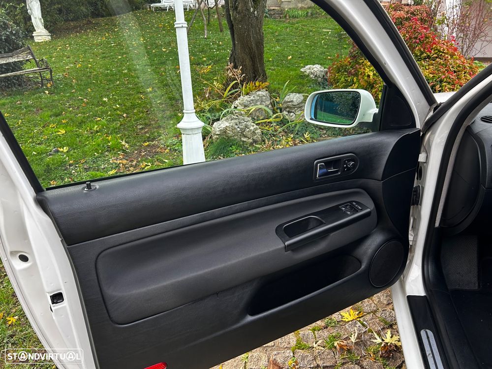 VW Golf 1.9 TDi 25 Anos - 14