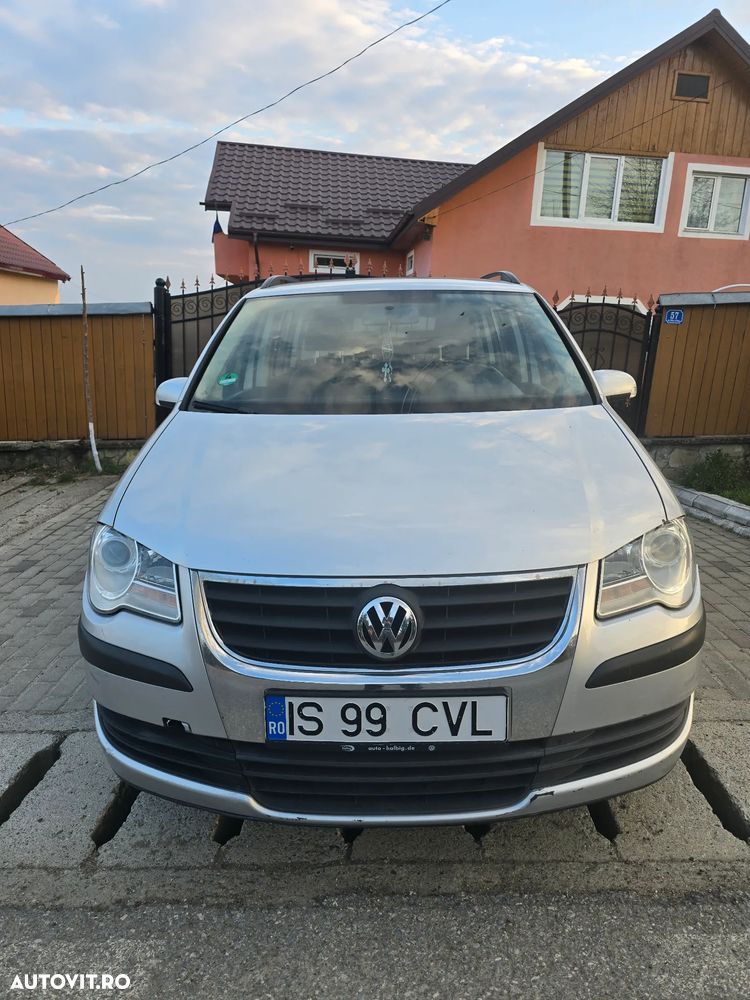 Volkswagen Touran - 1