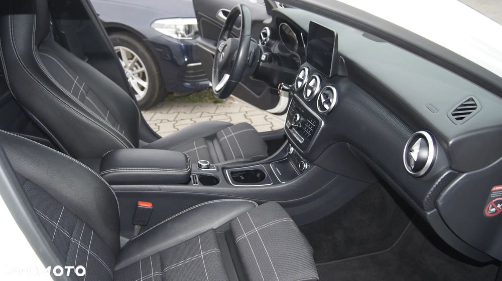 Mercedes-Benz Klasa A 180 7G-DCT AMG Line - 18