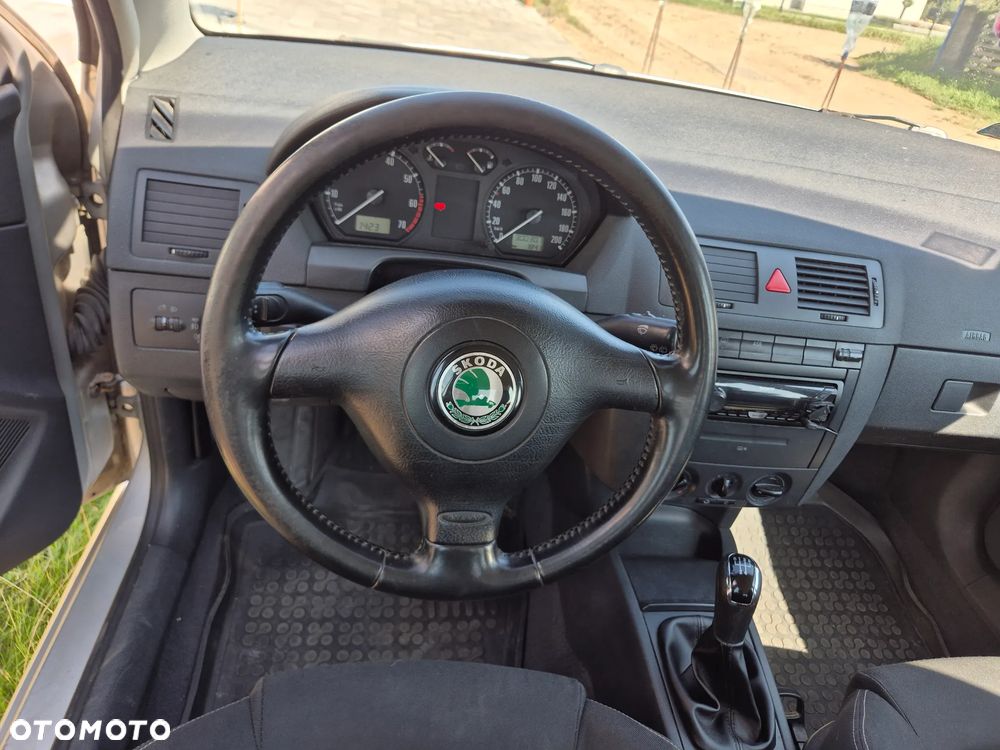 Skoda Fabia 1.4 16V Elegance - 8