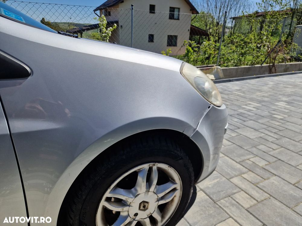 Renault Clio III 1.6 16V Dynamique - 11