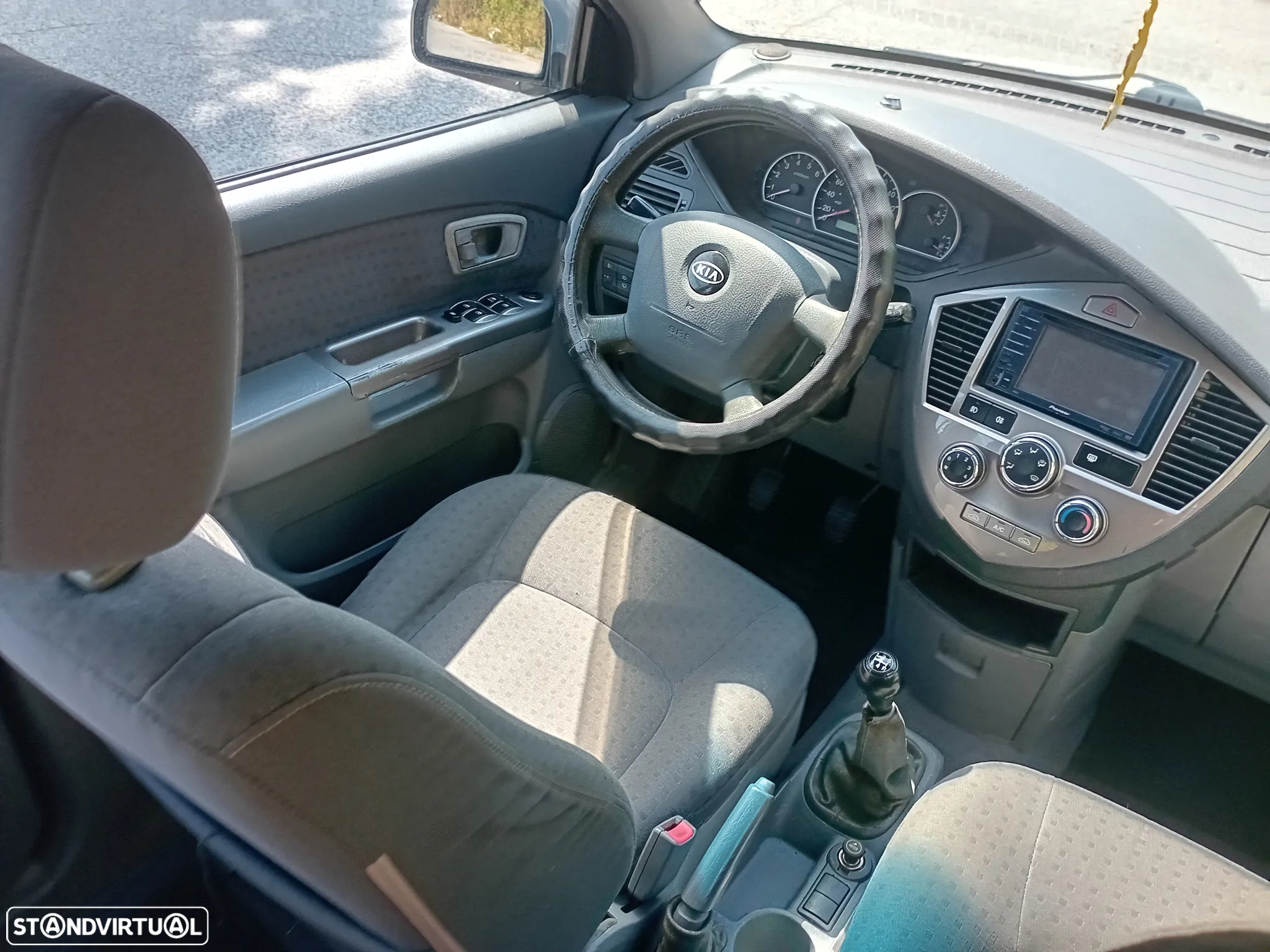 Kia Carens 2.0 CRDi EX Confort - 11