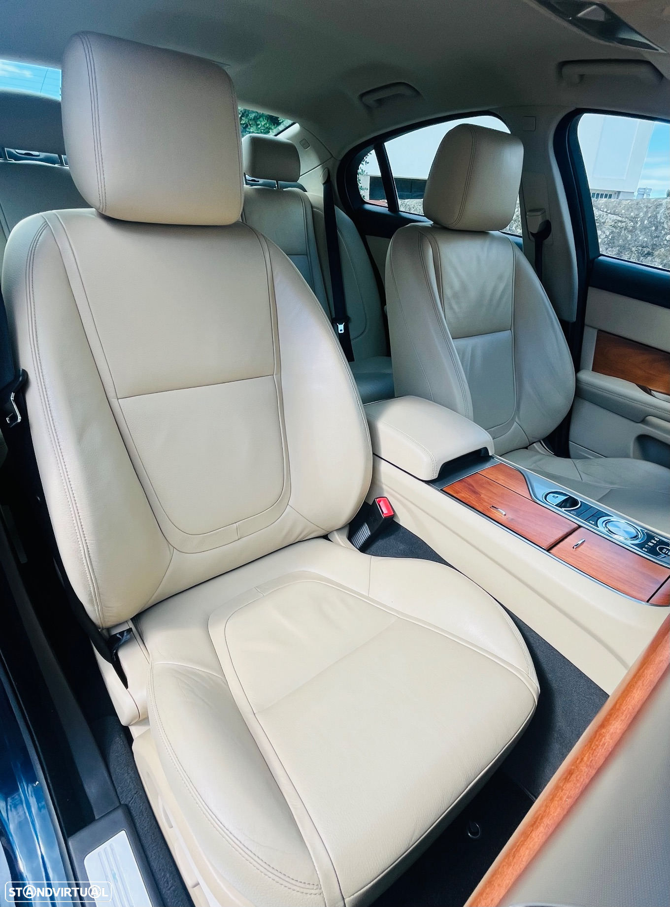 Jaguar XF 2.2 D Luxury - 25