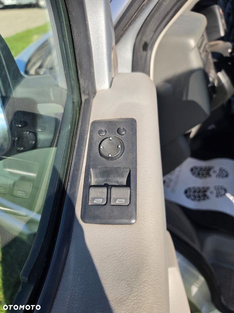 Volkswagen Multivan - 13
