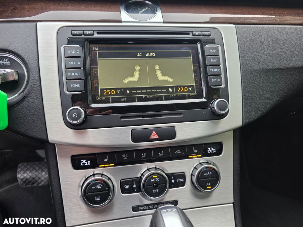 Volkswagen Passat Variant 2.0 TDI 4Motion DSG BlueMotion Tech Highline - 16