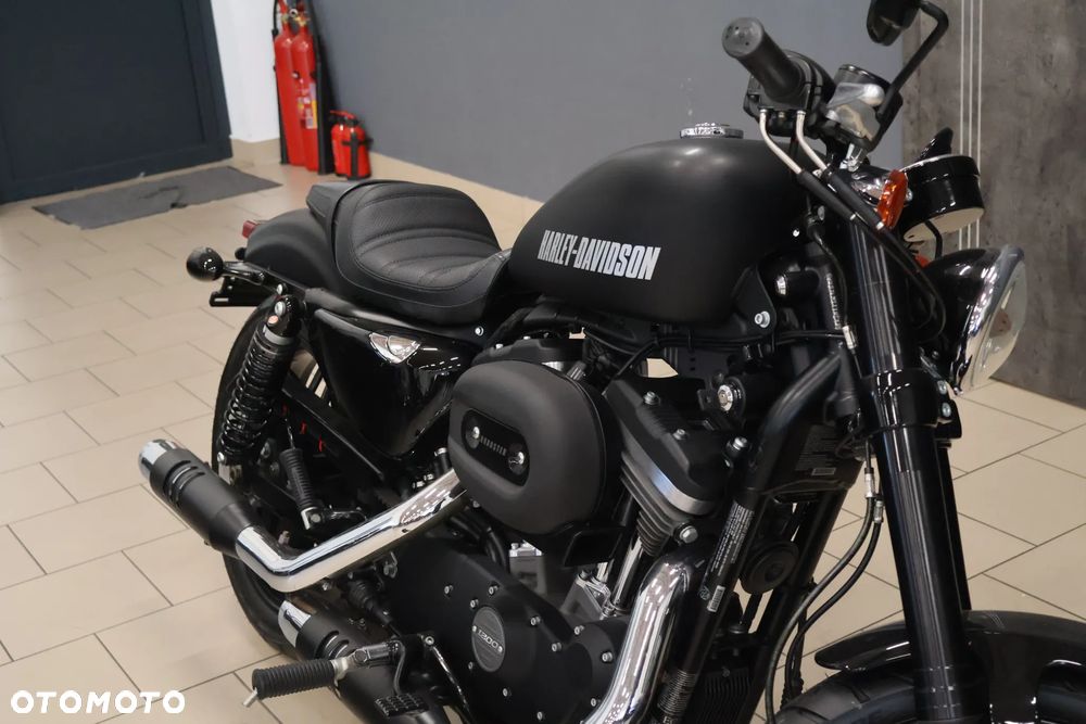 Harley-Davidson Sportster Roadster 1200R - 1