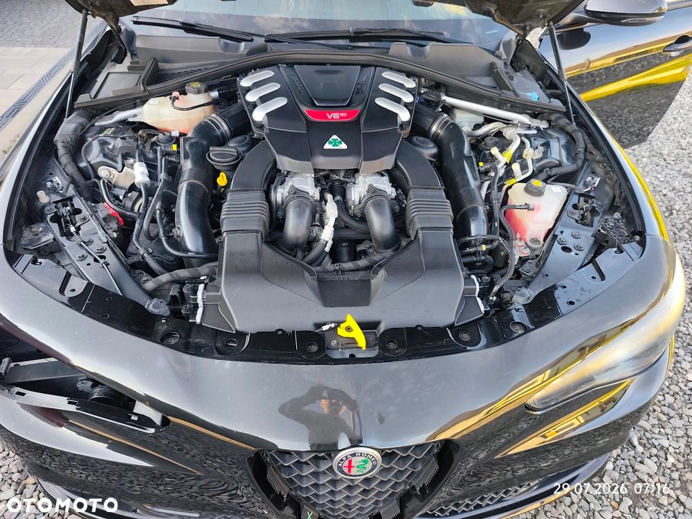 Alfa Romeo Giulia 2.9 V6 Bi-Turbo AT8 Quadrifoglio - 11