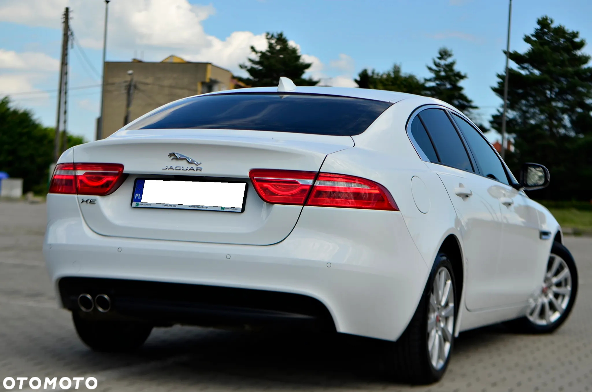 Jaguar XE 2.0 D Prestige - 9