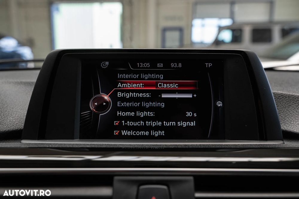 BMW Seria 3 325d Aut. Sport Line - 32