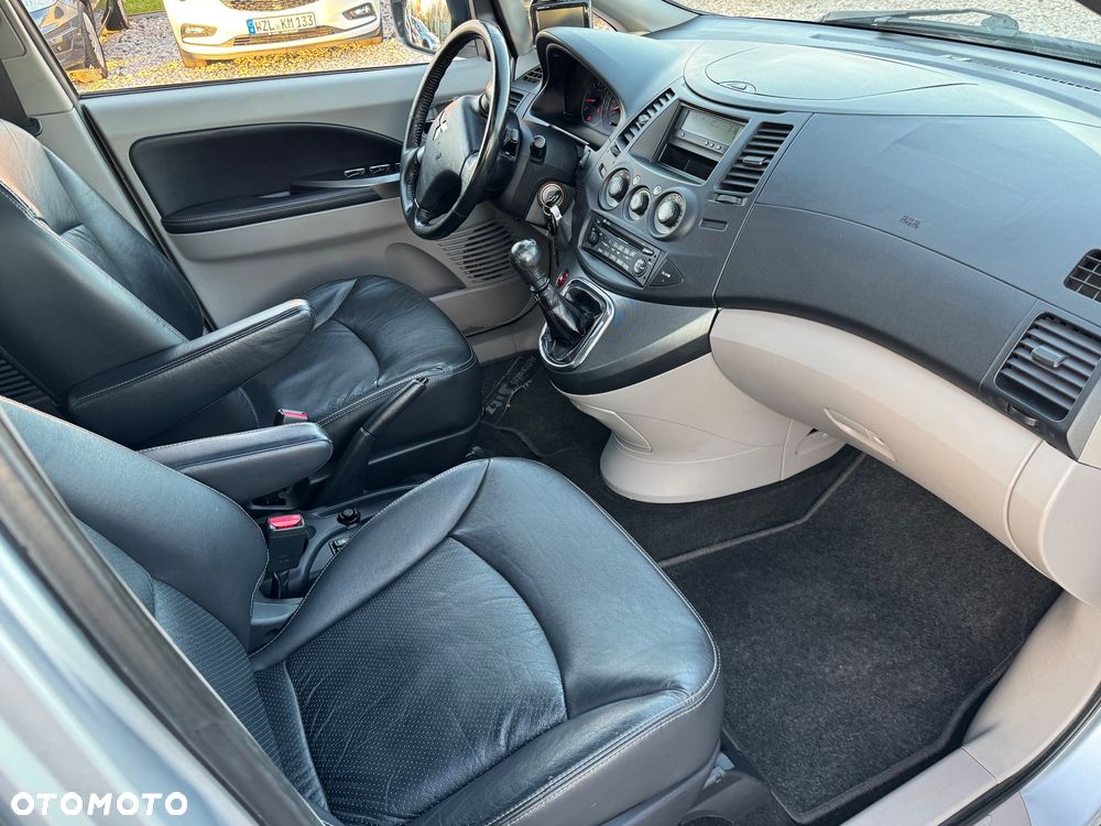 Mitsubishi Grandis 2.0 DI-D 6-Sitzer Intense - 13