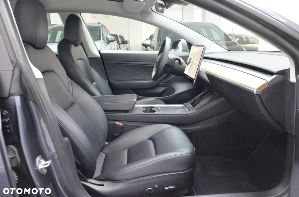 Tesla Model 3 Standard Reichweite Plus Hinterradantrieb - 14