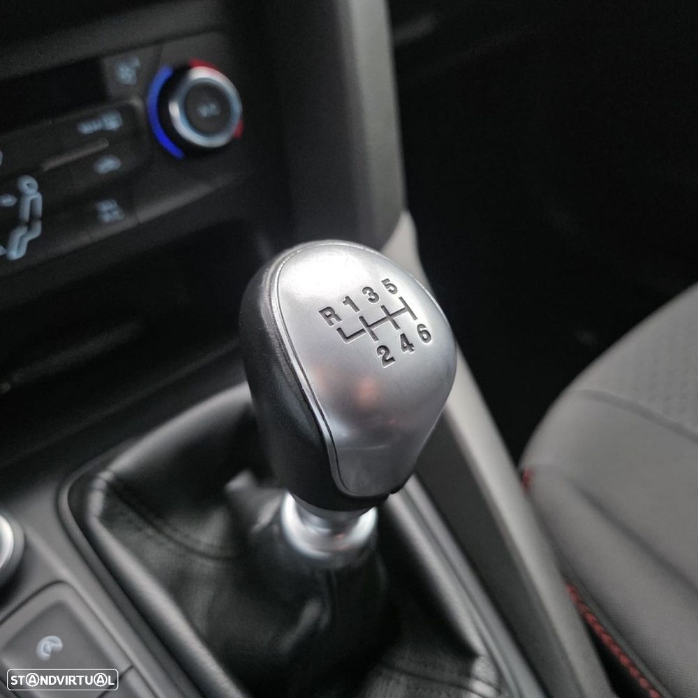 Ford Focus 1.0 EcoBoost ST-Line - 32