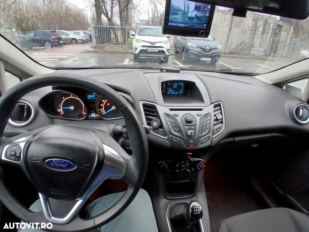 Ford Fiesta 1.5 TDCi DPF Titanium - 4