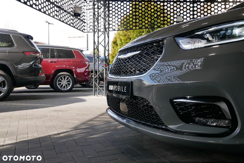 Chrysler Pacifica - 32