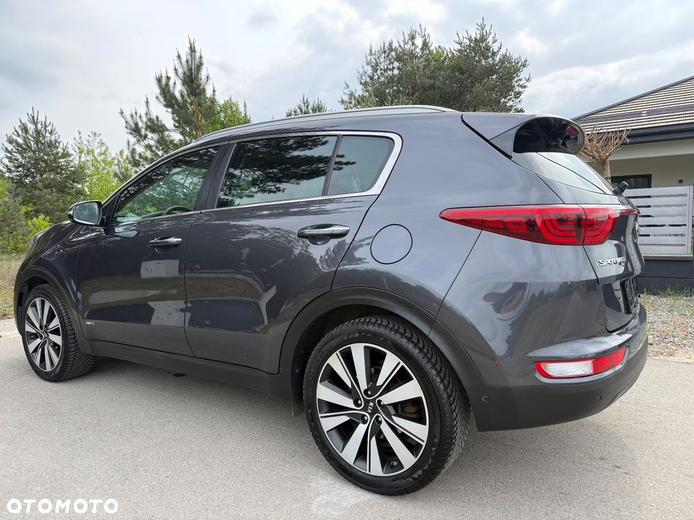 Kia Sportage 2,0 CRDI AWD Platinum - 3