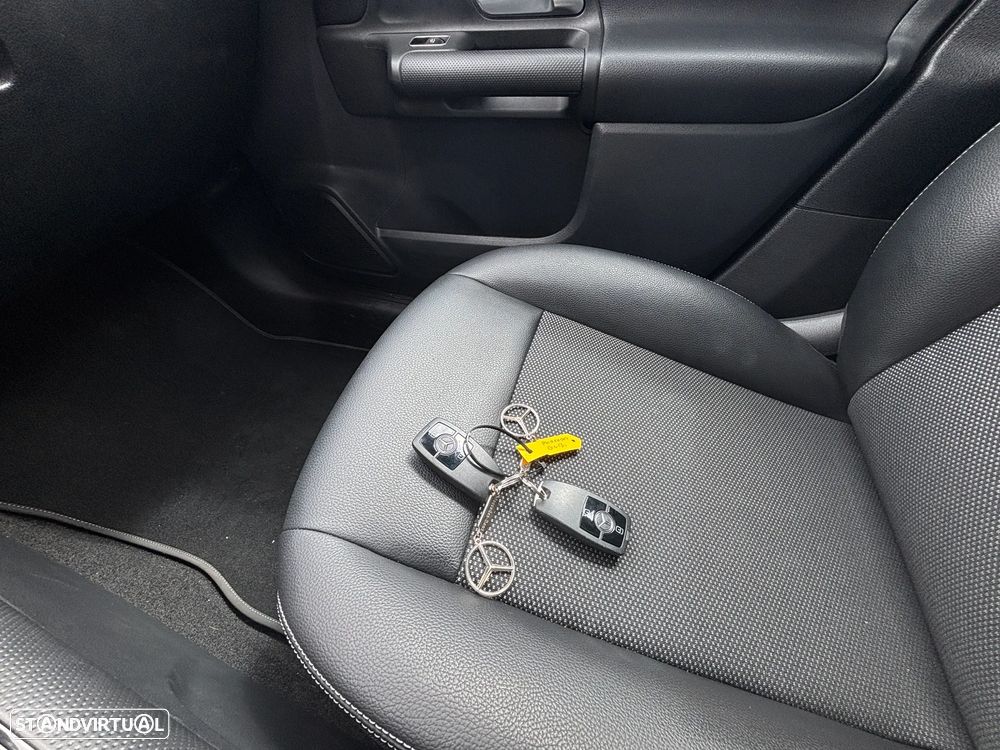 Mercedes-Benz GLB 200 d Progressive - 17